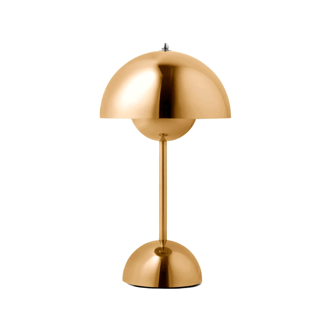 Sladdlös bordslampa med touchdimmer. Stilren, uppladdningsbar design och varmvit LED-belysning för inredning.