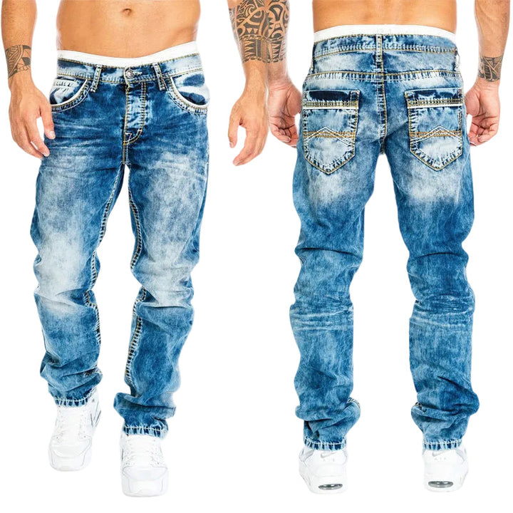 Slim fit herrjeans i mörkblå denim med urban stil och modern passform med fickor.