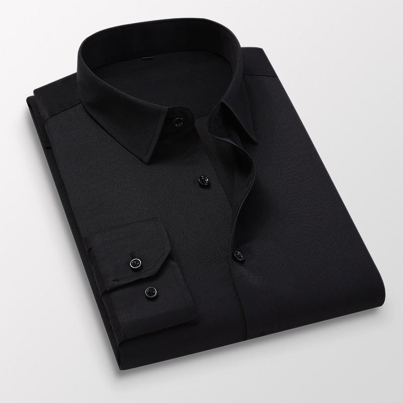 "Slim fit herrskjorta i elastiskt material med klassisk turndown-krage och kontrastknappar, stilren och modern design."