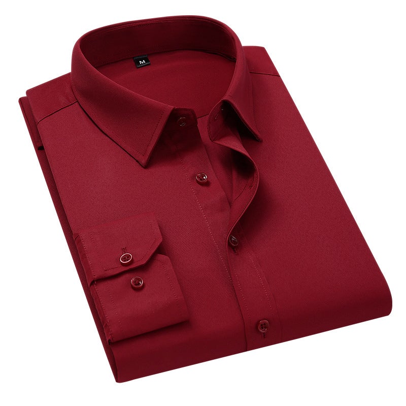"Slim fit herrskjorta i elastiskt material med klassisk turndown-krage och kontrastknappar, stilren och modern design."