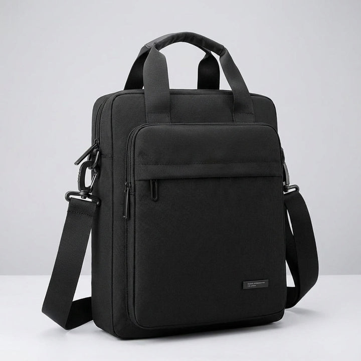 Organiserad affärs messengerbag i vattentät nylon, perfekt som laptopväska eller arbetsväska för resor och pendling.