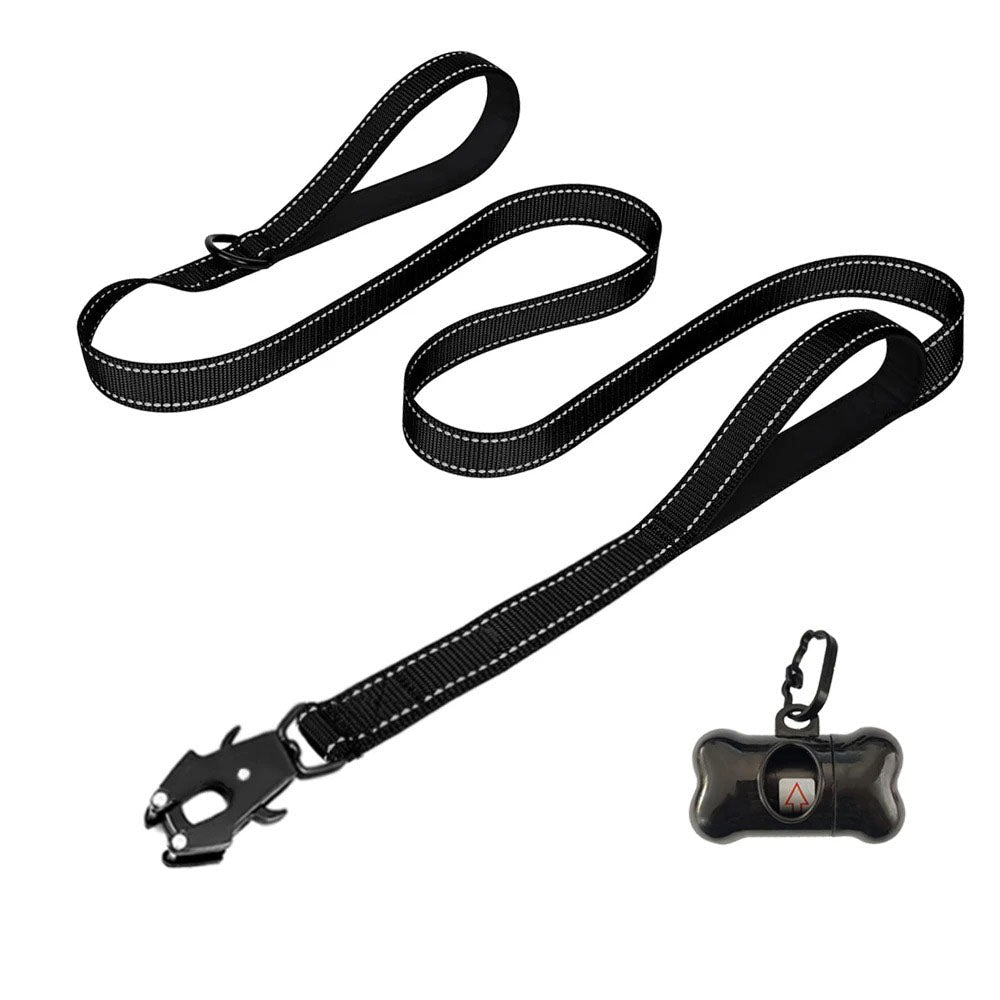 Slitstarkt hundkoppel för stora hundar med reflex för säkerhet. Perfekt för träning och utomhuspromenader.