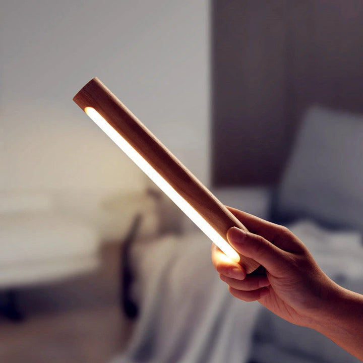 Smart 360° vägglampa i trädesign med justerbar styrka, elegant och bärbar, perfekta för modern heminredning.