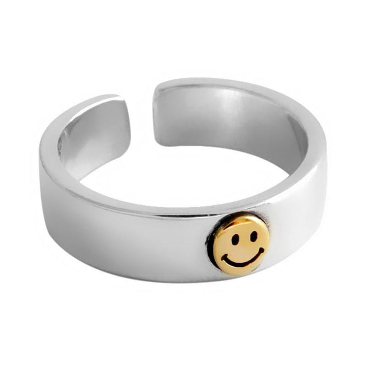 "Smiley Öppen Ring i brons med smiley-design, justerbar för accessoarer. Glänsande och unik för kvinnors stil."