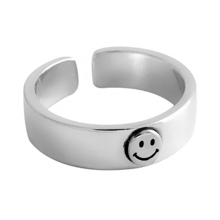 "Smiley Öppen Ring i brons med smiley-design, justerbar för accessoarer. Glänsande och unik för kvinnors stil."