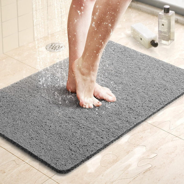 Hygienisk och snabbtorkande badrumsmatta, perfekt för en fräsch och torr miljö.