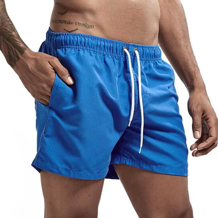Snabbtorkande badshorts för sommarbruk, optimala för män som älskar strand- och poolaktiviteter.