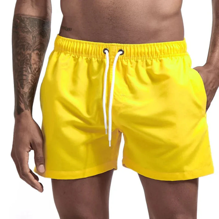 Mångsidiga badshorts herr, snabbtorkande och lätta, utmärkta för både strand och pool.