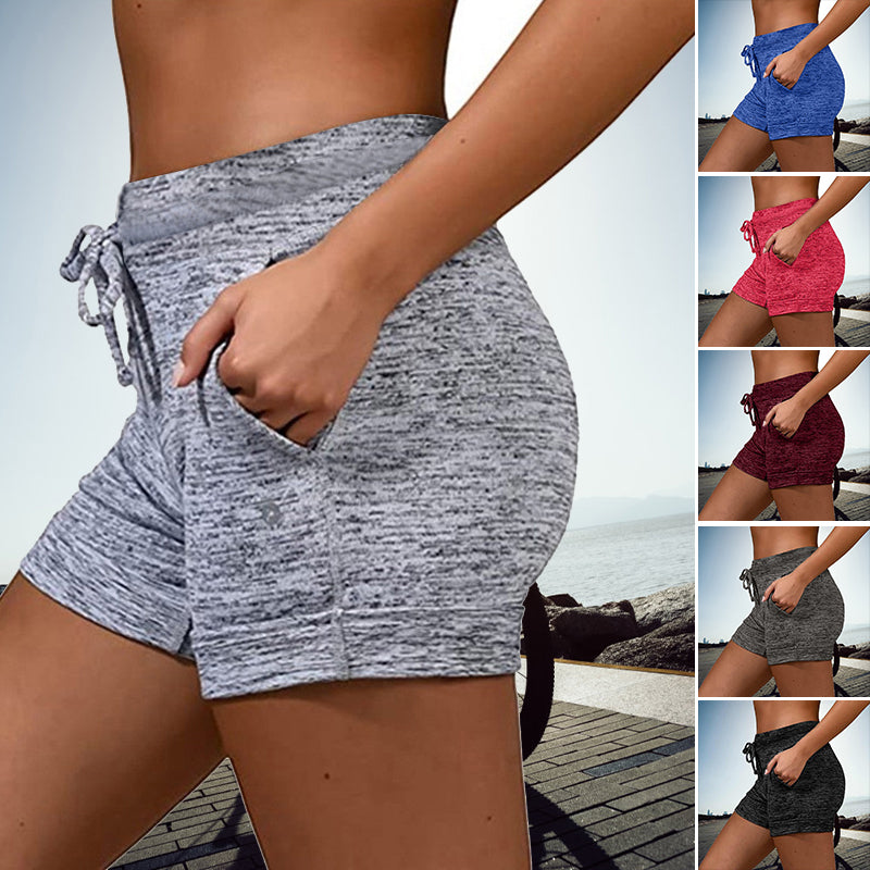 "Snabbtorkande damshorts med mini-längd, elastisk midja och två fickor, perfekt för sommarmode och aktiviteter."