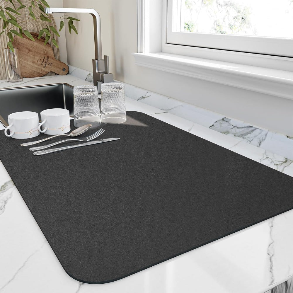 Stilren köksmatta i diatomit. Idealisk som diskmatta för snabb torkning av glas och tallrikar.