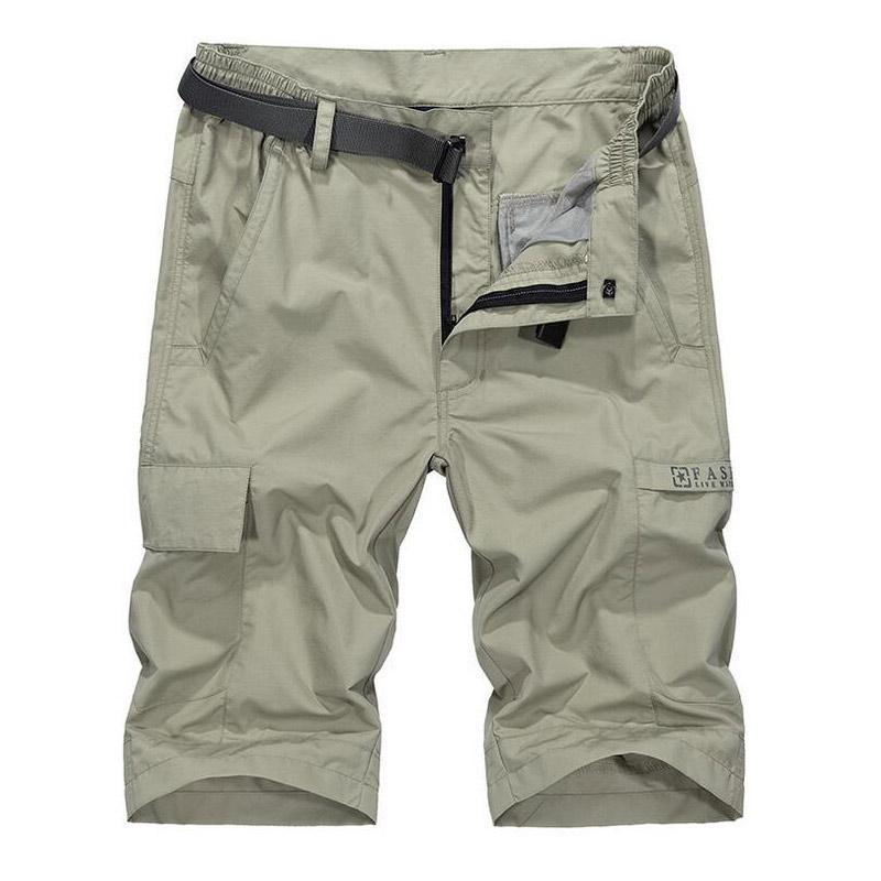 Snabbtorkande sportshorts för män, justerbart bälte, grå färg, elastiskt tyg, vattentäta för träning och fritid.