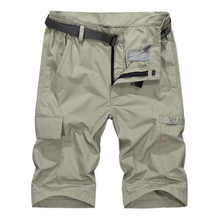 Snabbtorkande sportshorts för män, justerbart bälte, grå färg, elastiskt tyg, vattentäta för träning och fritid.