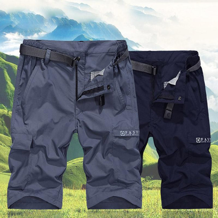 Snabbtorkande sportshorts för män, justerbart bälte, grå färg, elastiskt tyg, vattentäta för träning och fritid.