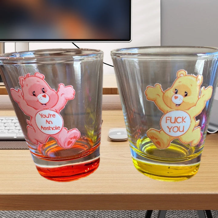 "Snapsglas 6-pack med livliga, färgglada björntryck, perfekt för festliga tillfällen och hemunderhållning."