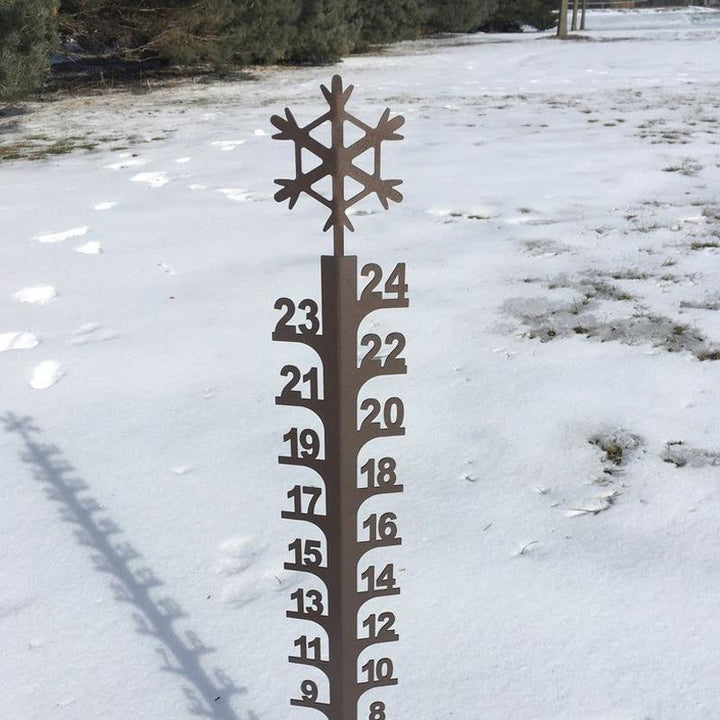 "Snöskoterformad koppar snömätare för trädgårdsdekoration, 24 tum, med en elegant bronspulverfinish."