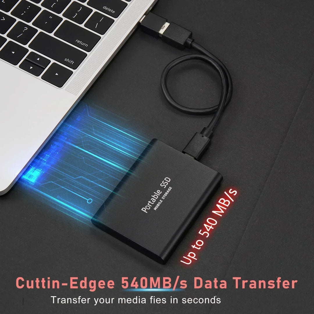 Extern SSD 128TB med USB-C, symboliserar snabb filöverföring och effektiv lagring för digital teknik.