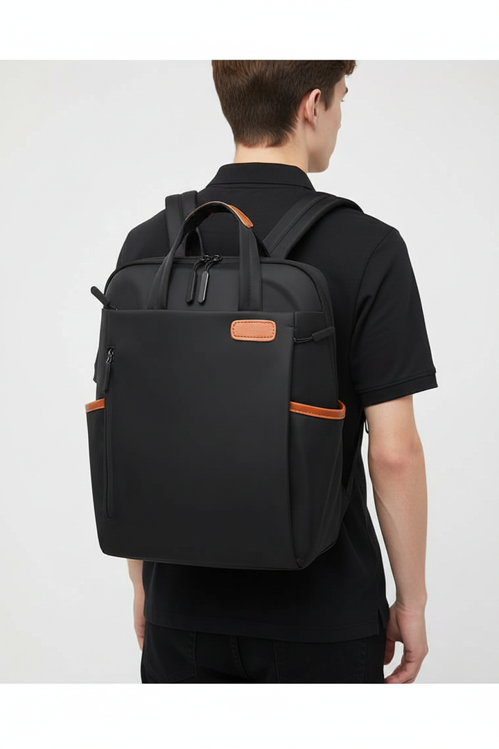 Elegant svart GuardBackpack, vattentålig & stöldskyddad. Perfekt för jobb, skola eller resor med stil.