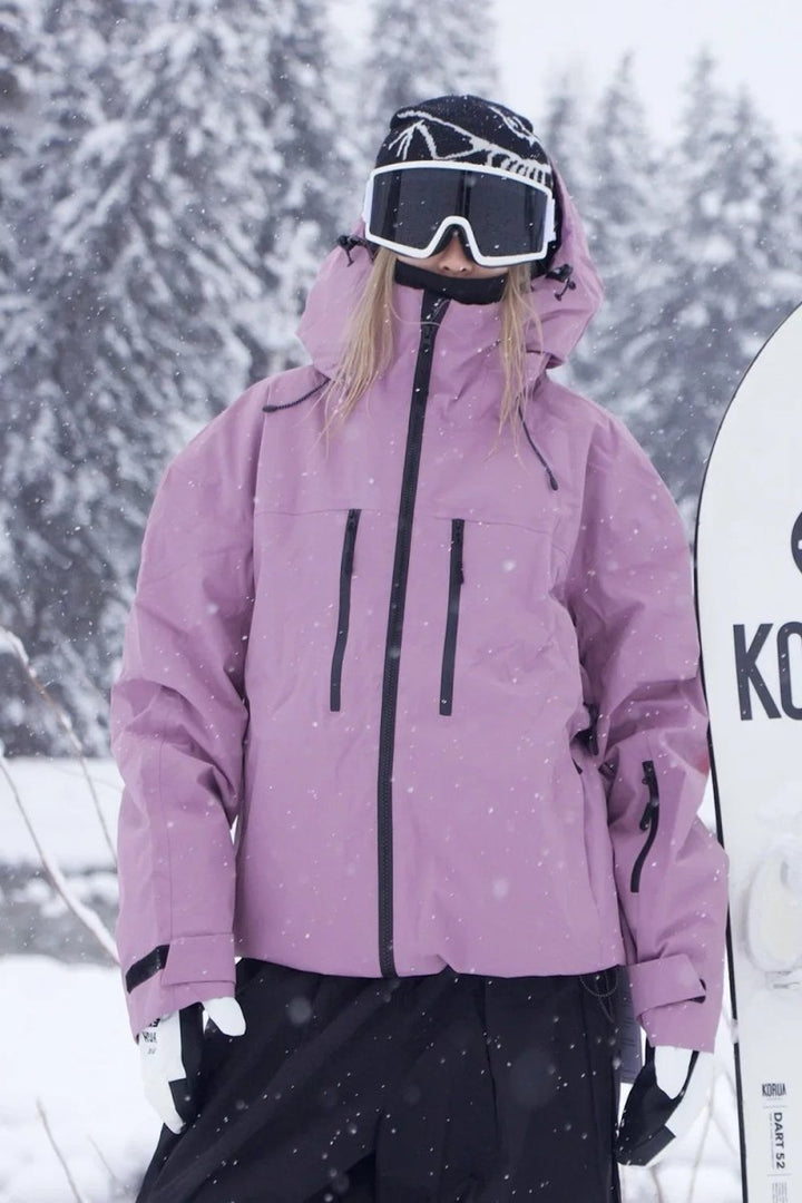Aktiv unisex skidjacka i rosa och svart. Ger värme och rörlighet vid snösporter och vinterfriluftsliv.