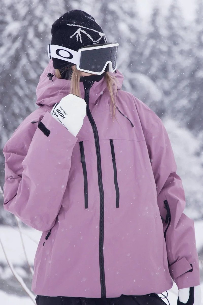Robust friluftsjacka, unisex, i rosa och svart. En flexibel skidjacka för aktiva dagar i backen och snön.