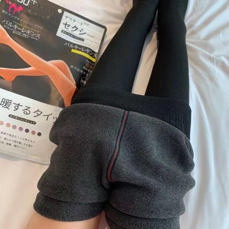 "Snygga och varma termiska stretch leggings i svart bomull, perfekt för kalla vinterdagar, dambyxor med elegant passform."