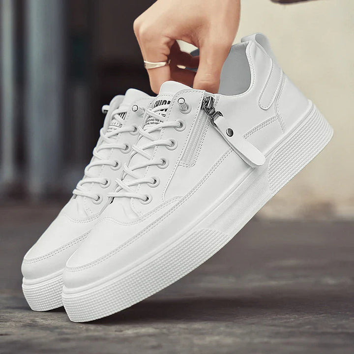 Snygga svarta herrskor sneakers med dragkedja, streetwearstil, för vardagsbruk. Mjuk och dämpad.
