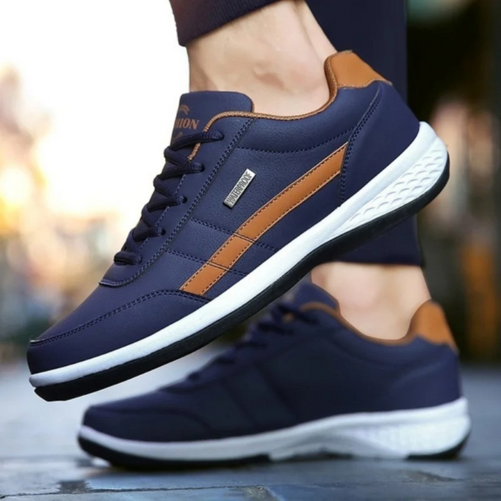 Snygga svarta ortopediska sneakers för herrar. Optimal komfort, fotstöd för vardag & fritid.