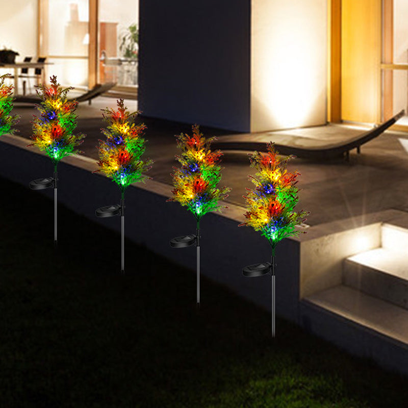 "Solcellsdriven RGB trädgårdsbelysning för jul, naturinspirerad design med cypress- och tallbladseffekt, magisk atmosfär."