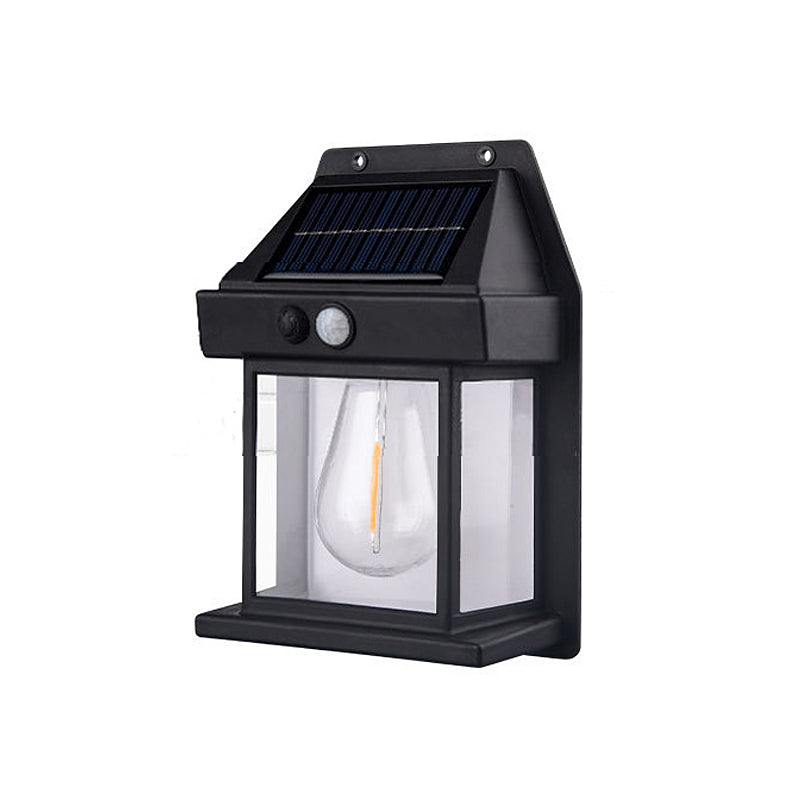 "Solcellsdriven vägglampa utomhus med sensor, elegant vit design, enkel montering, energibesparing och vädertålig."