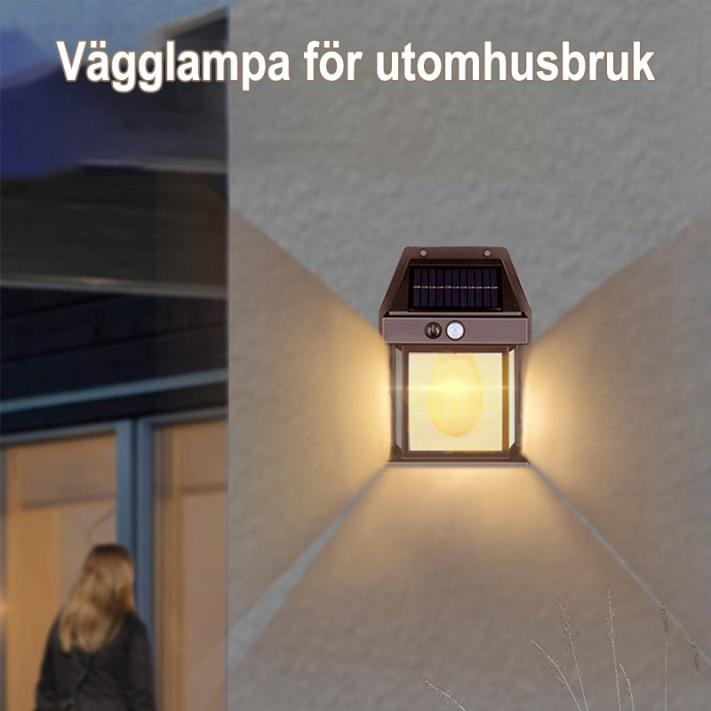 "Solcellsdriven vägglampa utomhus med sensor, elegant vit design, enkel montering, energibesparing och vädertålig."