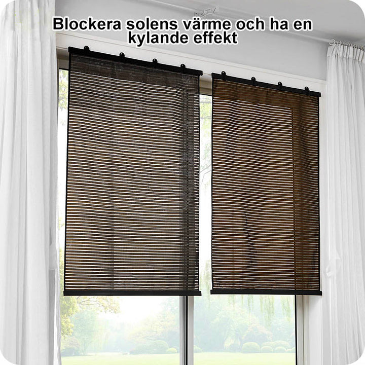 Solskydd med sugkoppar på fönster, svart PVC-material, mot UV-strålar, anpassningsbart för olika fönsterstorlekar.