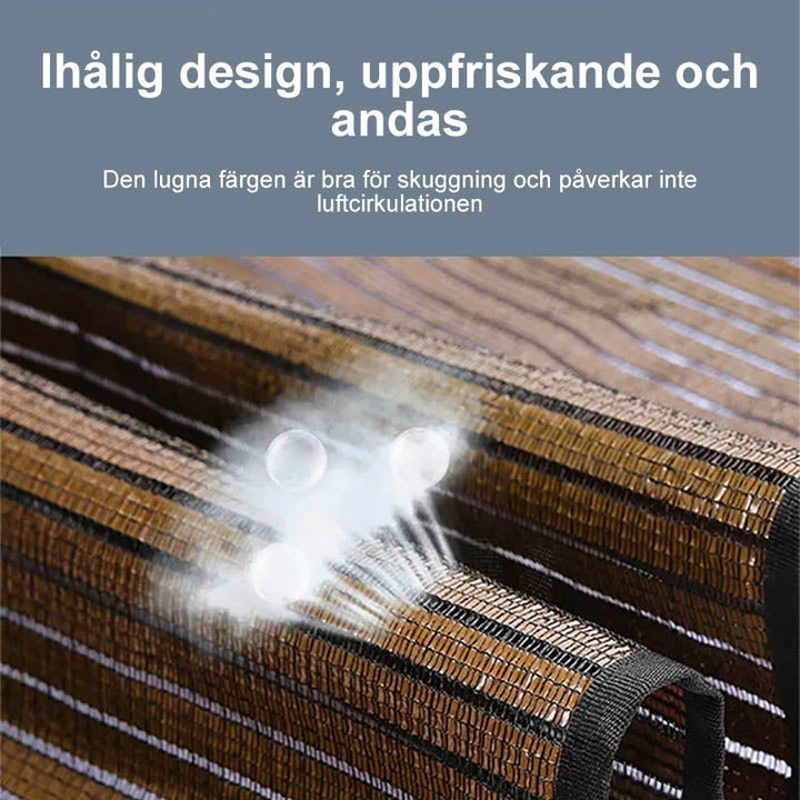 Solskydd med sugkoppar på fönster, svart PVC-material, mot UV-strålar, anpassningsbart för olika fönsterstorlekar.