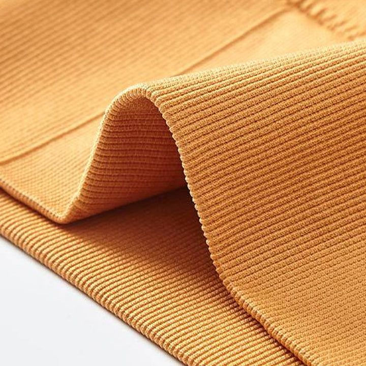 "Sömlös damherrdel för sport med push-up dyna, grå färg, nylon-spandex, perfekt för träning med flexibilitet och stil."
