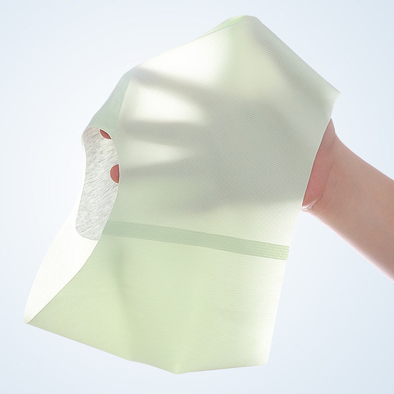 "Sömlösa antibakteriella damunderkläder i mjukt issilke, beige nyans, elegant passform, luftigt och bekvämt material."