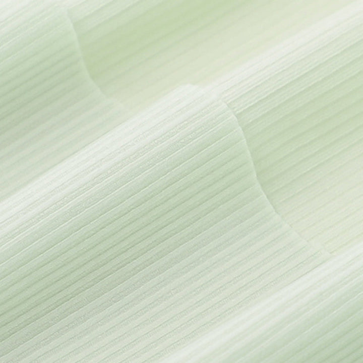 "Sömlösa antibakteriella damunderkläder i mjukt issilke, beige nyans, elegant passform, luftigt och bekvämt material."