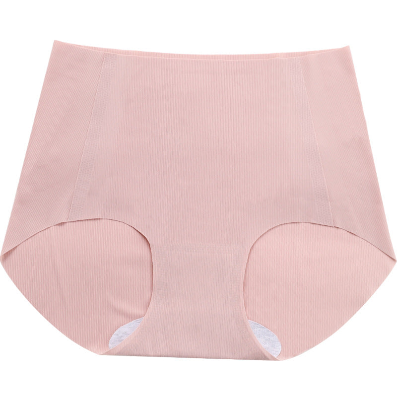 "Sömlösa antibakteriella damunderkläder i mjukt issilke, beige nyans, elegant passform, luftigt och bekvämt material."