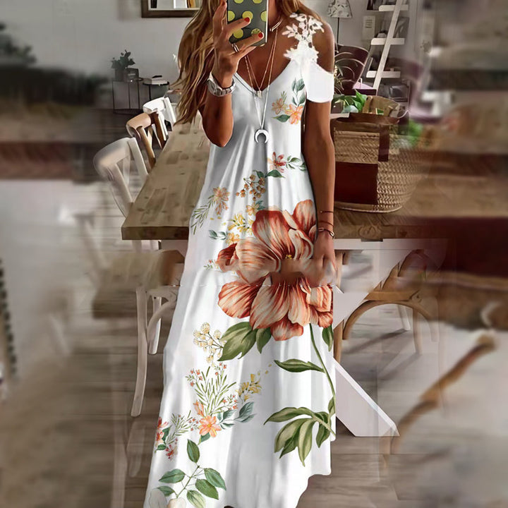 "Sommarklänning för damer, kortärmad med spetsdetaljer, blommigt mönster, maxilängd, feminin och elegant stil."