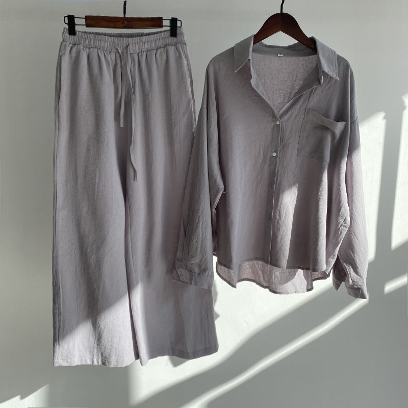 Sommarkostym för dam i vintage stil, bomull och linne. Avslappnad passform, V-ringad, långärmad, neutral färg.