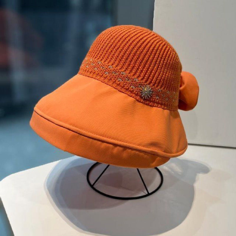 "Sommarmodesolhatt med bredt brätte, gul, UV-skydd, damaccessoarer, elegant, skyddar ansikte mot solen, bärbar design."