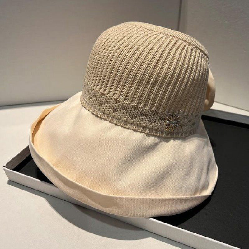 "Sommarmodesolhatt med bredt brätte, gul, UV-skydd, damaccessoarer, elegant, skyddar ansikte mot solen, bärbar design."