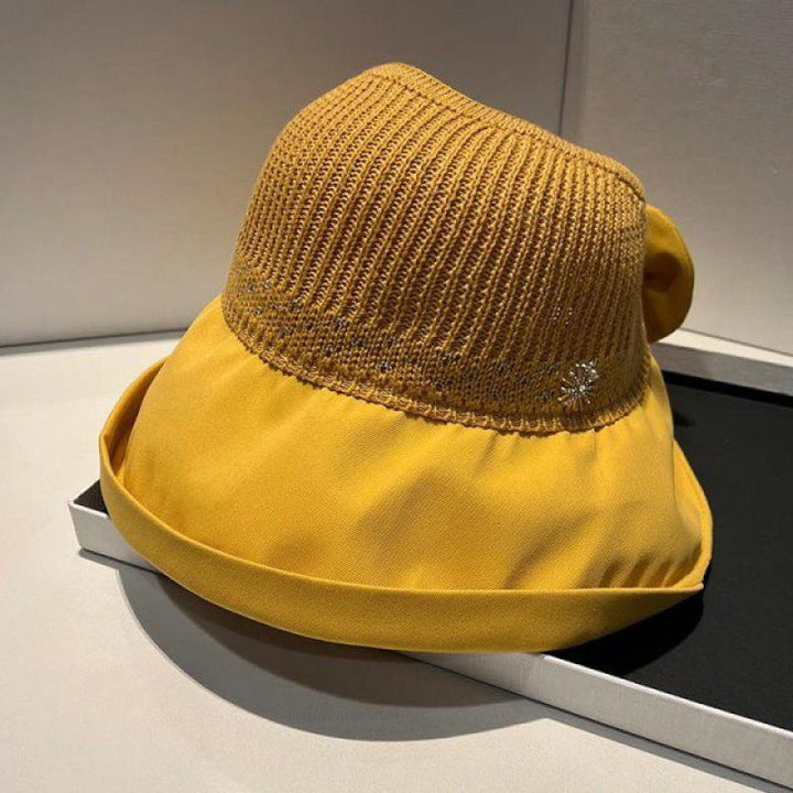 "Sommarmodesolhatt med bredt brätte, gul, UV-skydd, damaccessoarer, elegant, skyddar ansikte mot solen, bärbar design."