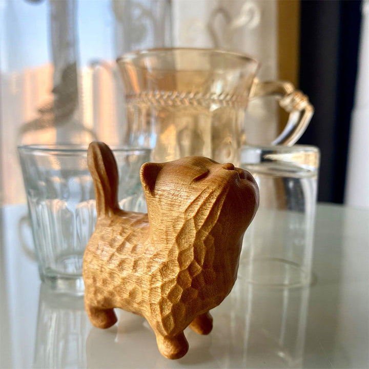 "Söt handgjord träkatt skulptur 5cm, elegant linjer, detaljarbete i buxbom, perfekt dekorationsaccessoar."