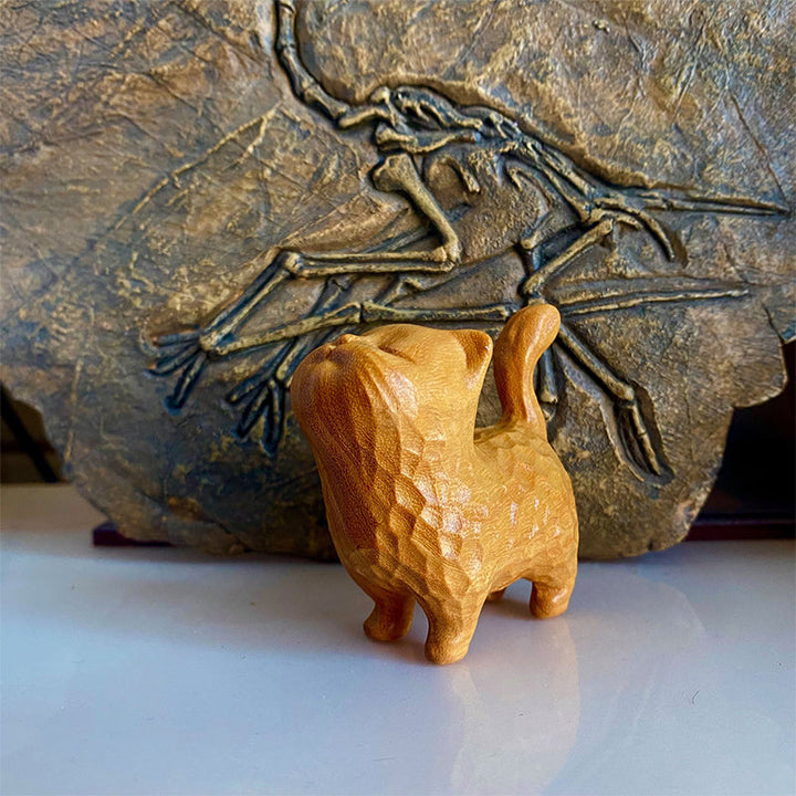 "Söt handgjord träkatt skulptur 5cm, elegant linjer, detaljarbete i buxbom, perfekt dekorationsaccessoar."
