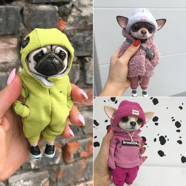 "Söt harts djurskulptur av hundraser som chihuahua och mops, detaljerad i modekläder, perfekt som hemaccessoar."