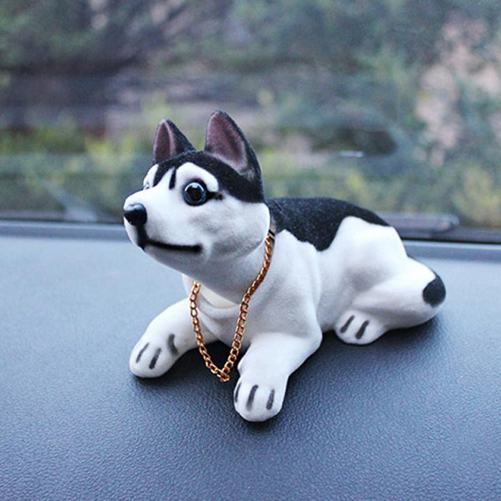 "Söt nickande Noddlehund bildekoration i miljövänligt harts, olika stilar inklusive Beagle och Husky, realistisk design."