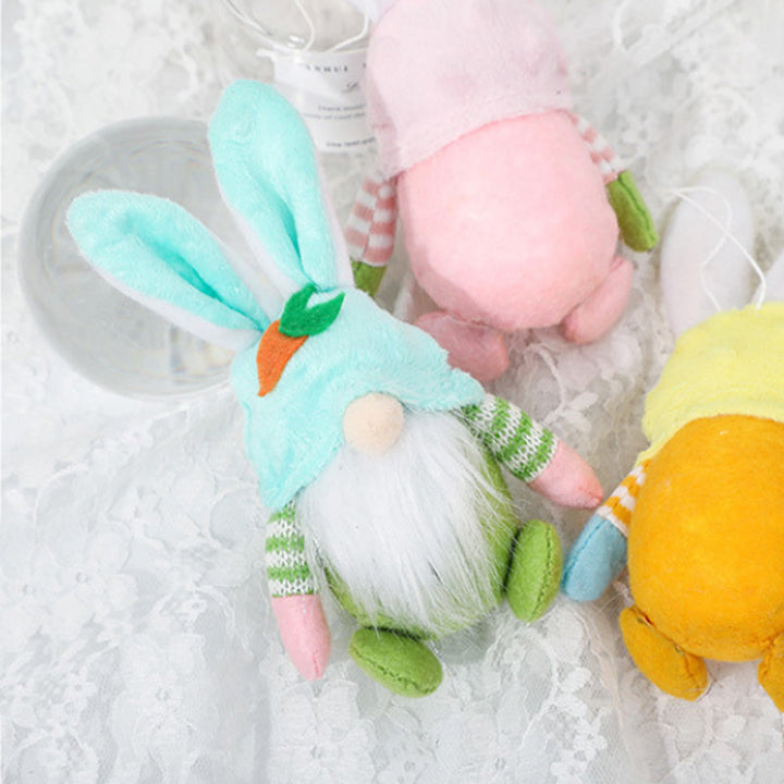 "Söt påskhare berlock i livfulla färger, handgjord för trädgårdsdekoration. Tillgänglig i rosa, blå, gul och grön."