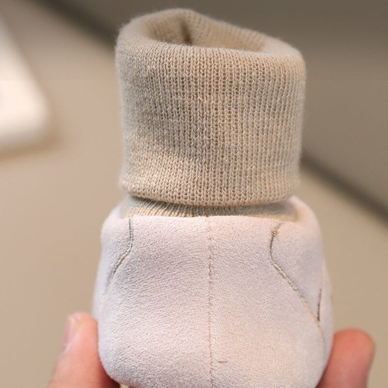 "Söta barn vinterskor med elastisk design och rosa färg, samt mjukt bomullsfoder för komfort och värme."