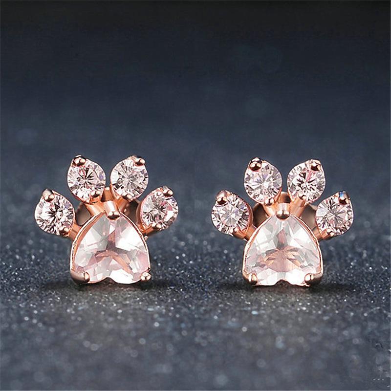 "Söta rosa guldfyllda katt tass örhängen, roséguld finish med kubisk zirconia för kvinnor, elegant och lekfull design."