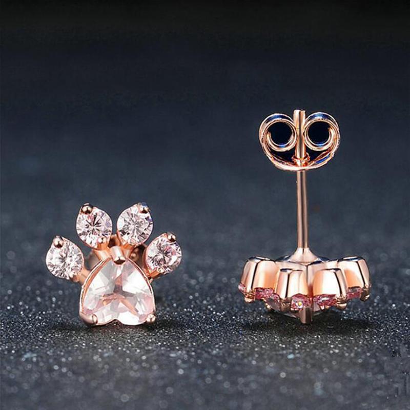"Söta rosa guldfyllda katt tass örhängen, roséguld finish med kubisk zirconia för kvinnor, elegant och lekfull design."