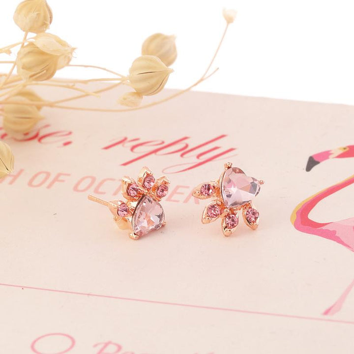 "Söta rosa guldfyllda katt tass örhängen, roséguld finish med kubisk zirconia för kvinnor, elegant och lekfull design."