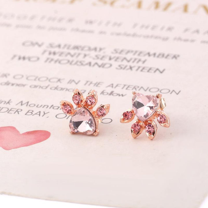 "Söta rosa guldfyllda katt tass örhängen, roséguld finish med kubisk zirconia för kvinnor, elegant och lekfull design."